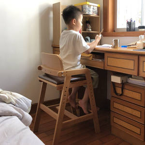 Chaise haute pour bébé pliable en bois massif, écologique, logo personnalisé, design moderne pour hôtel et salle de sport, taille personnalisée, emballage en carton - Product Image 2