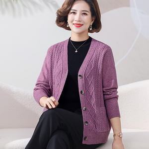 Nueva moda de otoño e invierno para mujeres de mediana edad y mayores, cárdigan de <span class=keywords><strong>punto</strong></span> con cable grueso con cuello en V, <span class=keywords><strong>chaqueta</strong></span> informal para madre - Product Image 5