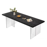 Esstisch aus Acryl und schwarzem Massivholz im Wabi-Sabi-Stil mit langer Dielen bank und einfachem Stuhl für die Freizeit zu Hause
