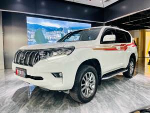 Toyota Prado (<span class=keywords><strong>Bully</strong></span>) 2020 d'occasion, SUV, Turbo, conduite à gauche, intérieur foncé, sièges en cuir, pneus R18, démarrage à bouton unique, toit ouvrant - Product Image 1