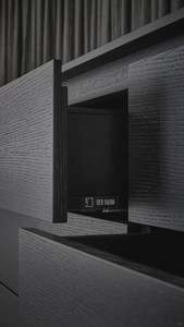 Dressing sur mesure haut de gamme, armoire encastrée de luxe avec cloison en verre et éclairage LED pour chambre de villa - Product Image 5