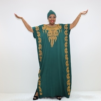 Robe Boubou verte avec motifs en spirale dorés et bordures latérales STA2938-2F