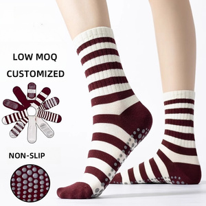 Chaussettes de Pilates antidérapantes pour femme, haute qualité, avec nœud côtelé, en Spandex et coton, pour jeunes, thèmes personnalisés vin et cerises, logo sous le pied - Product Image 1