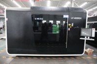 Machine de découpe laser à fibre 20000W 4M*2M à table couverte intégrale, contrôle Cypcut, Yaskawa 3 axes, refroidissement par eau, prise en charge de l'IA