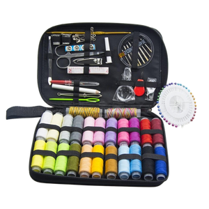 Kit de couture portable 132 pièces pour la maison et les voyages, avec outils de bricolage en tissu, ciseaux, aiguilles à perles et épingles - Product Image 1