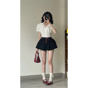 Mini-jupes d'été taille haute en satin rouge uni, antistatiques, à boutons, style vintage, pour femmes, tenue décontractée et tendance - Product Image 3