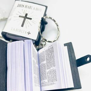 Mini PVC inglés Santa Biblia llavero cristiano Jesús Cruz musulmán llavero bolso de mujer encanto oración Dios bendiga llavero - Product Image 4