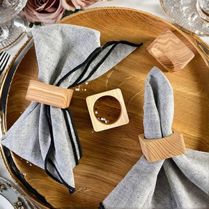 Anillos de Servilleta Redondos de Madera Ecológica Hechos a Mano de Lujo para Decoración de Bodas - Product Image 2