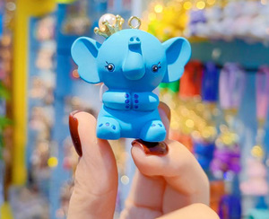 Mignon <span class=keywords><strong>Porte</strong></span>-Clés Éléphant en <span class=keywords><strong>Résine</strong></span> avec Couronne de Dessin Animé, Poupée en Caoutchouc Élégante Imprimée UV, pour Mousqueton, Filles et Breloque de Téléphone - Product Image 5