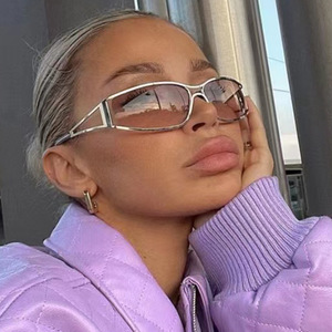 Lunettes de soleil Y2K tendance en métal, monture à la mode pour femmes, idéales pour les photos en extérieur et le street style – Vente en gros - Product Image 2