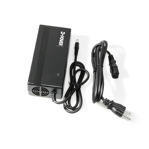 Chargeur de batterie au lithium standard américain 52V 3A 156W pour le chargement de batteries de vélos électriques avec voyant lumineux rouge et vert - Product Image 2