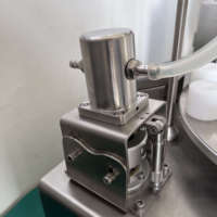 Machine de dosage et de bouchage automatique de flacons pour laboratoire médical hospitalier