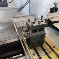 Tour CNC à double tête et broche centrale pour pièces de tuyauterie, de rouleaux et d'arbres à haute concentricité
