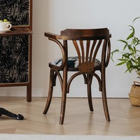Chaise de salle à manger vintage nostalgique en bois de hêtre avec dossier antique et accoudoirs verts pour restaurant et usage domestique