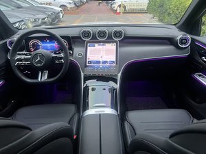 Mercedes-Benz <span class=keywords><strong>GLC</strong></span> <span class=keywords><strong>2023</strong></span> 260L 4MATIC Luxe Automatique Gauche 7 places SUV 30 000 km - Product Image 4