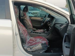 Pulito e classico usato HYUNDAIS SONATA <span class=keywords><strong>berlina</strong></span> 2.4L 4CY 2019 bianco - Product Image 5