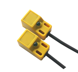 Capteur de proximité carré étanche IP67, réponse rapide 700 Hz, large plage de température (-25 à 80°C), protection contre les courts-circuits, 3 fils - Product Image 2