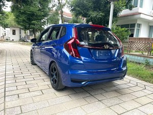 Honda Fit Comfort 2018 avec toit ouvrant |   1,5 L CVT automatique |   Offres d'expédition internationales fiables à fort potentiel de revente - Product Image 4