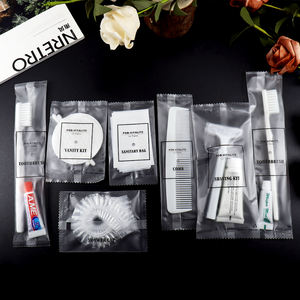 ชุดอุปกรณ์โรงแรมแบบดีลักซ์  รวมถุงพลาส<span class=keywords><strong>ต</strong></span>ิกแบบใช้แ<span class=keywords><strong>ล</strong></span>้วทิ้งที่เป็นมิตรกับสิ่งแวดล้อม พร้อมยาสีฟัน<span class=keywords><strong>คอ</strong></span><span class=keywords><strong>ล</strong></span><span class=keywords><strong>เก</strong></span><span class=keywords><strong>ต</strong></span> - Product Image 1