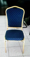 Chaise de salle à manger en métal et velours, empilable, confortable, de style antique, pour hôtel et usage commercial, fabriquée sur mesure en usine