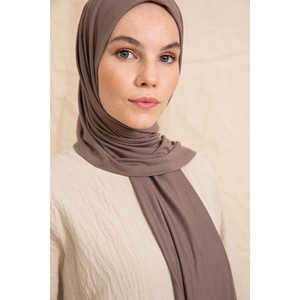 Bufanda de Algodón Color Visón Oscuro, Larga y Lisa, Accesorio de Moda para Mujer - Product Image 3