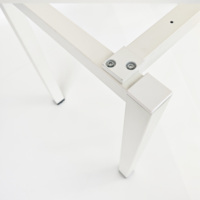 Bureau d'ordinateur exécutif moderne avec structure en fer et pieds métalliques, installation simple, vente en gros à prix abordable pour salon