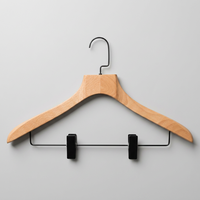 Cintres en bois de luxe pour hôtel, cintres à vêtements en bois avec pinces