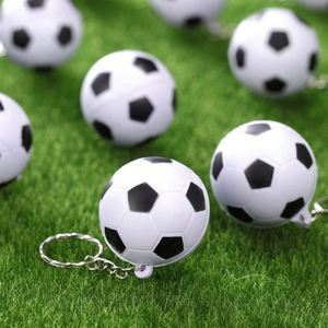 Porte-clés anti-stress personnalisés en forme de ballon de football - Cadeaux pour sacs de fête et récompenses scolaires pour garçons - Product Image 4