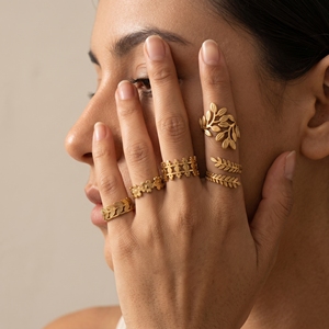 QIAOREN Set di 5 Anelli Boho con Foglie e Fiori in Acciaio Inossidabile Dorato, Anelli Aperti Regolabili e Impilabili per Donne - Product Image 2