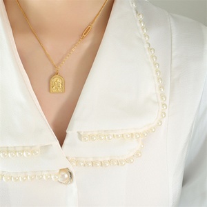 Collar con Colgante Geométrico de Figura Humana Chapado en Oro de 18k, Joyería al por Mayor que No se Deslustra - Product Image 4
