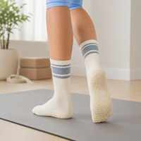 Chaussettes de sport en coton pour femmes, toutes saisons, antidérapantes, pour yoga, fitness, danse, pilates, avec logo tricoté sur le bord du mollet