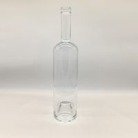 Botol kaca bawah cekung putih kristal 750ml, penyumbat segel wiski Vodka dengan perawatan permukaan cap panas