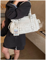 Sac fourre-tout coréen de style moto pour femme, couleur unie, fermeture éclair, noir, tendance, chic et décontracté, grande capacité, pour trajets quotidiens