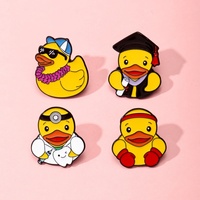 Broche de mode unique et professionnelle en forme de petit canard jaune, accessoire vestimentaire mignon en alliage émaillé, créative, pour sac à dos, motif dessin animé