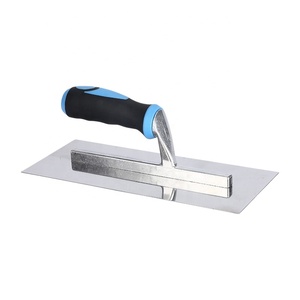 Truelle à encoches carrées bicolore en plastique avec manche ergonomique pour briques, carreaux, béton, ciment, plâtre et maçonnerie - Product Image 3