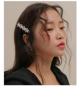 Horquilla <span class=keywords><strong>de</strong></span> flor <span class=keywords><strong>de</strong></span> moda para niña y mujer, clip para el pelo <span class=keywords><strong>de</strong></span> pico <span class=keywords><strong>de</strong></span> pato, clip para niña, estilo Margarita - Product Image 4