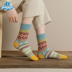 <span class=keywords><strong>Lot</strong></span> de nouvelles chaussettes d'hiver pour femmes, épaisses et chaudes, chaussettes vintage colorées de Noël, cadeau, taille unique - Product Image 3