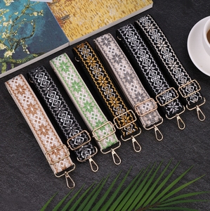 Vente en gros bon marché de 3.8cm de large <span class=keywords><strong>sangle</strong></span> de remplacement réglable pour sac à bandoulière sac à bandoulière <span class=keywords><strong>sangle</strong></span> jacquard motif de fleurs <span class=keywords><strong>sangle</strong></span> de sac - Product Image 1