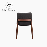 Chaise de salle à manger en bois massif de style moderne et simple, avec revêtement en tissu blanc pour restaurant et café