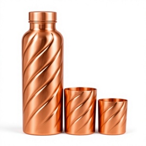Ensemble moderne de bouteille d'eau et de verres en cuivre, 3 pièces, design en spirale torsadée, vaisselle portable de luxe moderne - Product Image 1
