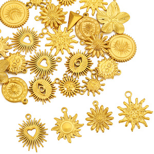 Colgante de Corazón con Sol y Luna de Acero Inoxidable, Chapado en Oro de 18K, Accesorios para Joyería DIY, para Collares y Pendientes, Venta al Por Mayor - Product Image 4