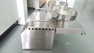 Piccola Pressa per Olio d'Oliva a Freddo, Macchina Compatta per Estrazione Olio di Girasole - Product Image 2