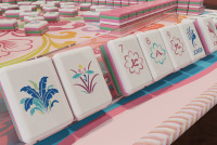 Ensemble de tuiles de mahjong en acrylique de luxe moderne avec motif floral Phénix Joker pour le divertissement à domicile et les soirées