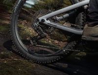 Vélo de montagne électrique Amflow PR Carbon Pro 800Wh à batterie centrale en fibre de carbone longue portée pour la conduite tout-terrain