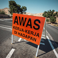 Panneau de signalisation de sécurité réfléchissant en aluminium rouge et noir avec film réfléchissant de quatrième qualité, panneau triangulaire de construction routière de 60 cm