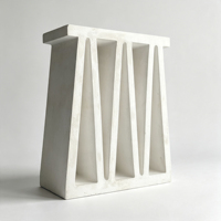 Blocs de ciment géométriques creux blancs pour façades architecturales et cloisons intérieures