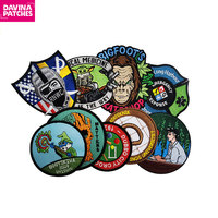 Écusson tissé brodé de conception OEM de la mode Davina Écussons d'insigne de personnalité Écusson de broderie personnalisé Usine d'insignes de vêtements