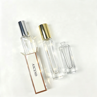 Botol parfum persegi kosong Mini sampel 15ml botol parfum semprot kaca botol isi ulang parfum dengan kemasan