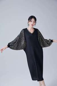 Vestido de moral de mujer suelto con cuello en V de alta calidad en el vestido largo plisado de talla grande - Product Image 4