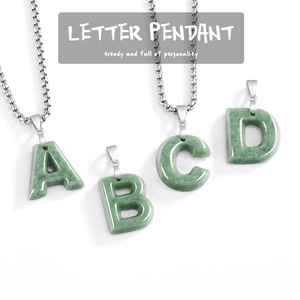 Pendentif lettre en jadeite naturelle birmane de qualité A, vert pois, avec attache en argent S925, pour hommes et femmes, collier de charmes en jade, vente en gros - Product Image 1